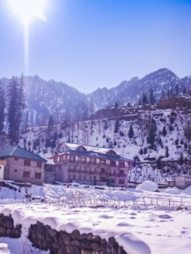 Manali in Himachal snow fall